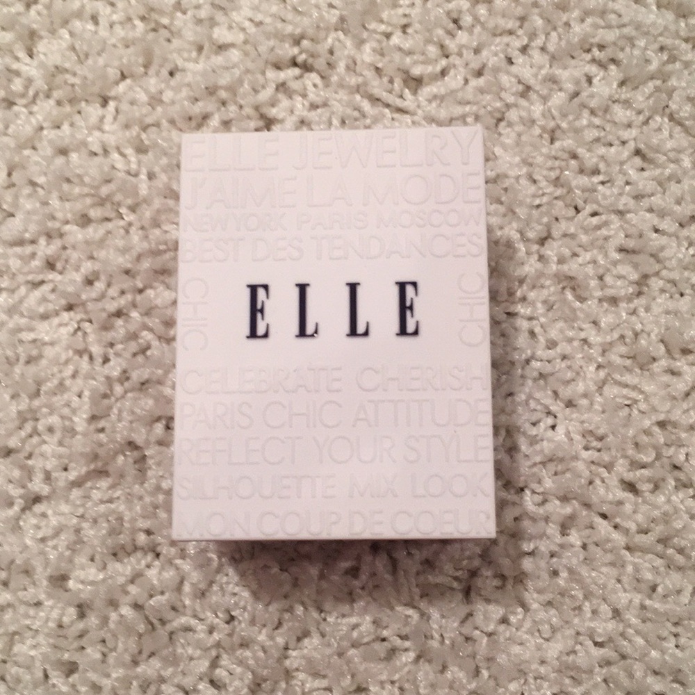 Elle earring/necklace box (empty)